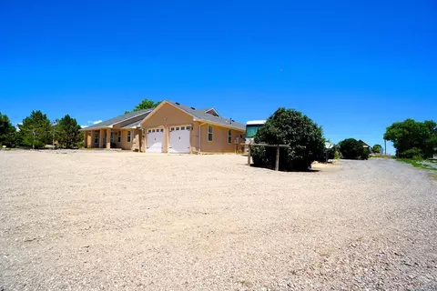461 E Fredonia Dr, Pueblo West, CO 81007