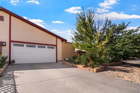 146 Douglas Ln, Pueblo, CO 81001