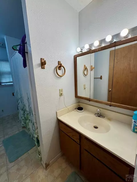 Bath - 214-220 Ash Ave, La Junta, CO 81050 photo 2 of 6