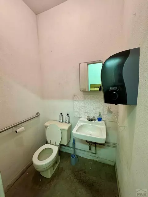 Bath - 214-220 Ash Ave, La Junta, CO 81050 photo 6 of 6