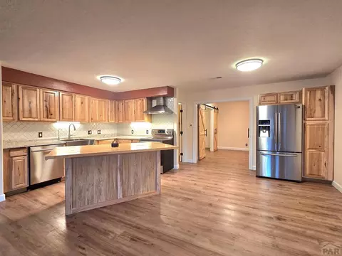 206 Melon, La Junta, CO 81050 photo 2
