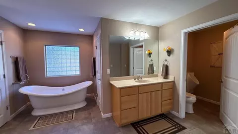 Bath - 8295 Green Ln, Rye, CO 81069 photo 6 of 11