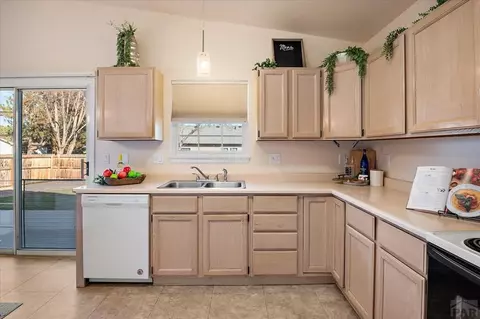 Kitchen - 521 Shadow Pl, Florence, CO 81226 photo 2 of 2