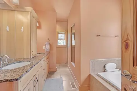 Bath - 8564 Ridge Rd, Beulah, CO 81023 photo 2 of 8