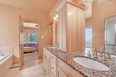 Bath - 8564 Ridge Rd, Beulah, CO 81023 photo 4 of 8