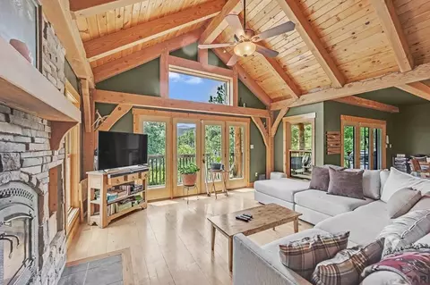 Living - 8564 Ridge Rd, Beulah, CO 81023 photo 3 of 7