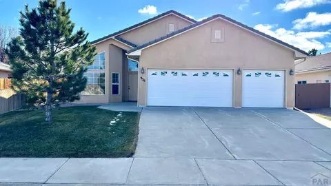 956 Peachcrest Dr, Pueblo, CO 81005