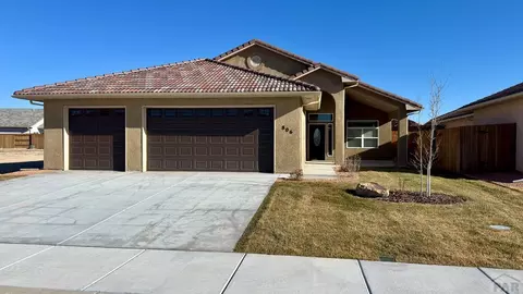 806 Thorncrest Dr, Pueblo, CO 81005