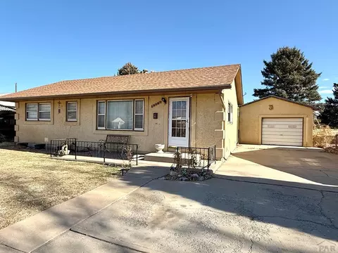 1908 Lynwood Ln, Pueblo, CO 81005