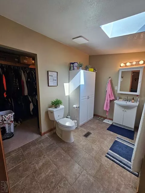 Bath - 460 E 4th Ave, Springfield, CO 81073 photo 2 of 4