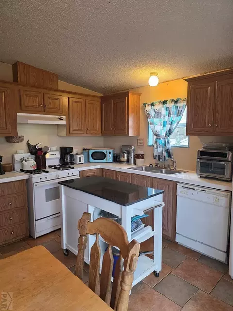 Kitchen - 8152 Pine Dr, Rye, CO 81069 photo 1 of 2
