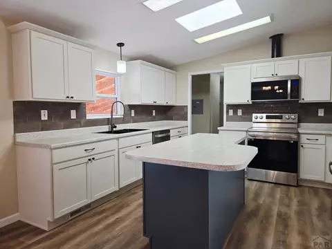 802 Bradish Ave, La Junta, CO 81050 photo 3