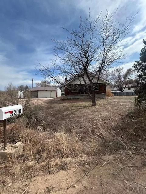 3200 Langdon Rd, Pueblo, CO 81001
