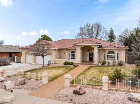210 Bridle Trl, Pueblo, CO 81005