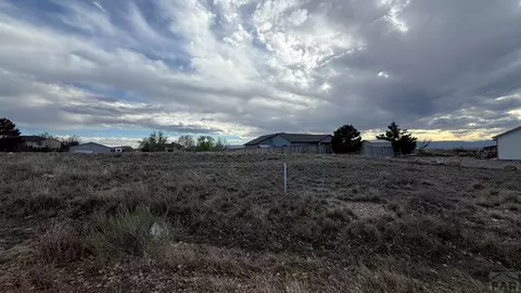 749 S Legend Ln, Pueblo, CO 81007