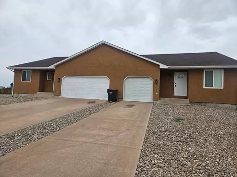 323-325 W Magpie Ln, Pueblo West, CO 81007