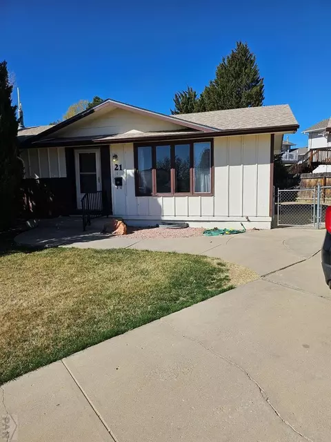 21 Carpenter Pl, Pueblo, CO 81001