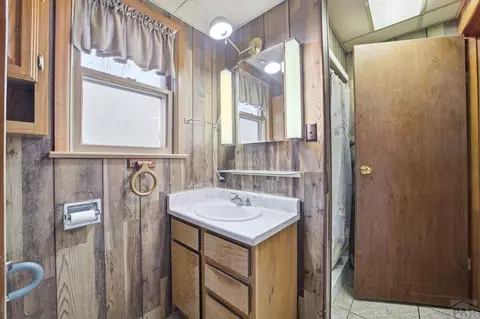 Bath - 302 6th St, Fowler, CO 81039 photo 1 of 2