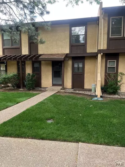 45 Glenroyal Dr, Pueblo, CO 81005