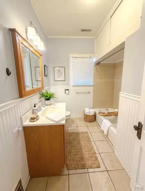 Bath - 809 Belleview Ave, La Junta, CO 81050 photo 2 of 3