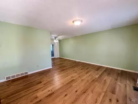 Living - 407 Conifer Cir, Lamar, CO 81052 photo 3 of 8