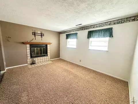 Living - 407 Conifer Cir, Lamar, CO 81052 photo 4 of 8