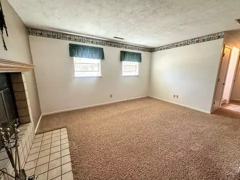Living - 407 Conifer Cir, Lamar, CO 81052 photo 5 of 8