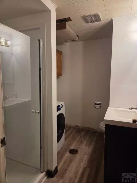 Bath - 400 Oak Rd, Lamar, CO 81052 photo 1 of 4