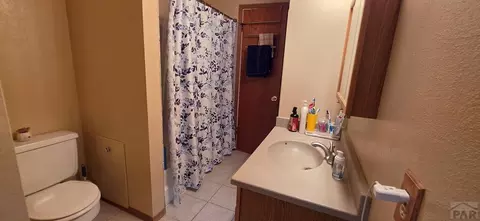 Bath - 400 Oak Rd, Lamar, CO 81052 photo 3 of 4