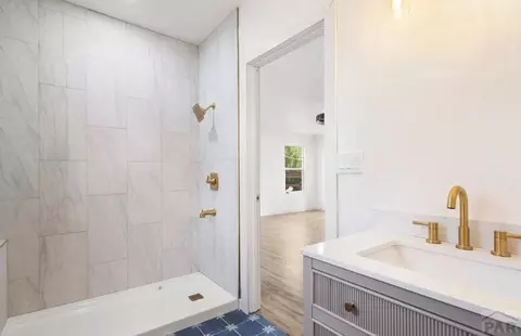 Bath - 1310 Carson Ave, La Junta, CO 81050 photo 2 of 6