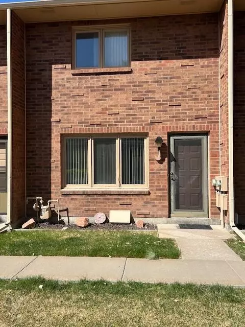 2111 Chatalet Ln #J, Pueblo, CO 81005