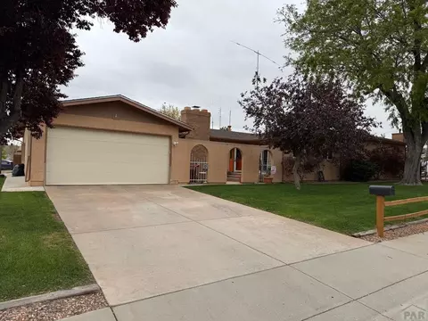 134 La Rochelle Dr, Pueblo, CO 81005