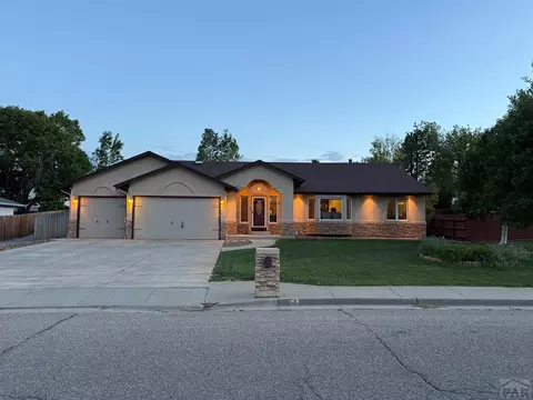 200 Bridle Trl, Pueblo, CO 81005