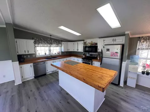 Kitchen - 7937 Mount Baldy Dr, Rye, CO 81069 photo 4 of 7