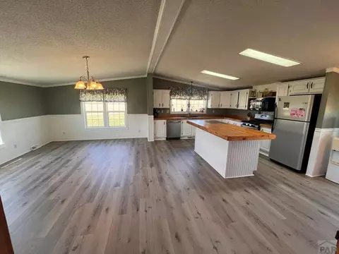 Kitchen - 7937 Mount Baldy Dr, Rye, CO 81069 photo 2 of 7