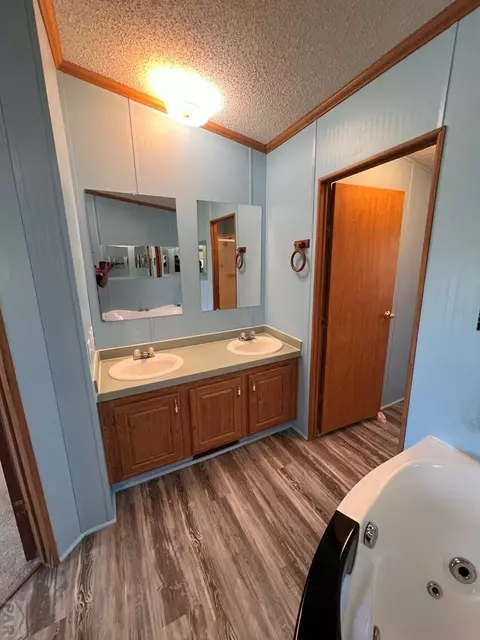 Bath - 7937 Mount Baldy Dr, Rye, CO 81069 photo 2 of 6
