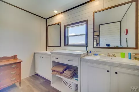 Bath - 2664 Comanche Dr, Walsenburg, CO 81089 photo 3 of 7