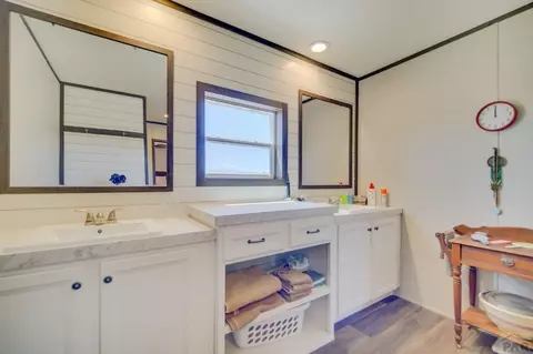 Bath - 2664 Comanche Dr, Walsenburg, CO 81089 photo 2 of 7