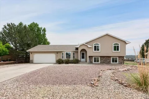 232 W Fairknoll Dr, Pueblo West, CO 81007
