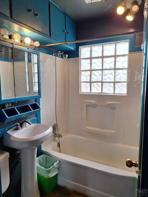 Bath - 641 S 7th Ave, Springfield, CO 81073 photo 1 of 1