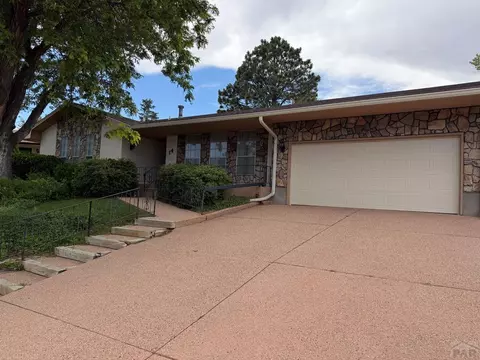 14 Briargate Pl, Pueblo, CO 81001