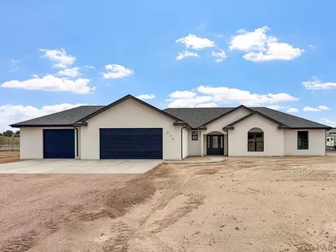 379 S Siesta Dr, Pueblo, CO 81007