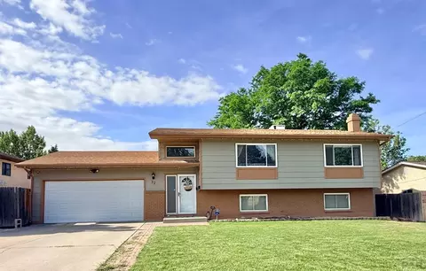 32 Apollo Ln, Pueblo, CO 81001