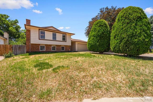 7 Emperor Ct, Pueblo, CO 81005
