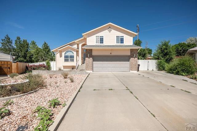 15 White Dove Ct, Pueblo, CO 81001