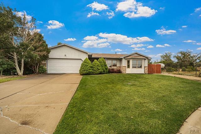 17 Carefree Ln, Pueblo, CO 81001