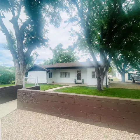 804 Cherry Ln, Pueblo, CO 81005
