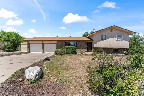 22 Heatherwood Ln, Pueblo, CO 81008