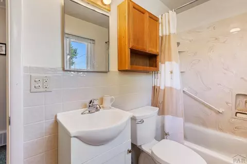 Bath - 1002 E 2nd St, Florence, CO 81226 photo 3 of 3
