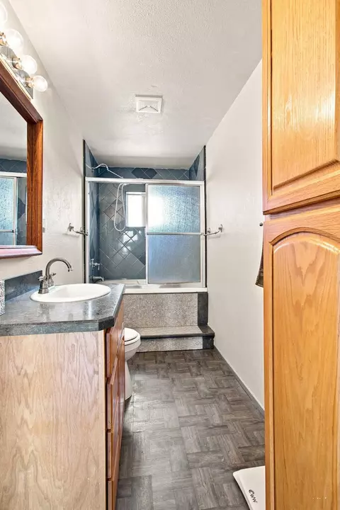 Bath - 2469 Carlson Rd, Rye, CO 81069 photo 4 of 4